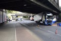 LKW blieb unter Bruecke haengen Koeln Ehrenfeld Innere Kanalstr Hornstr P283